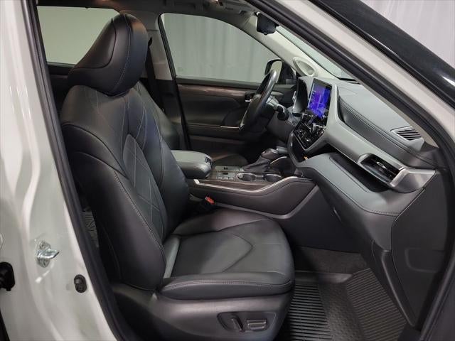 2023 Toyota Highlander Hybrid Platinum