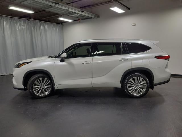 2023 Toyota Highlander Hybrid Platinum