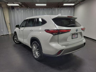 2023 Toyota Highlander Hybrid Platinum