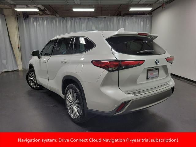 2023 Toyota Highlander Hybrid Platinum