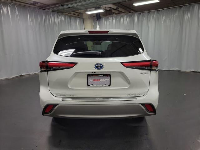 2023 Toyota Highlander Hybrid Platinum