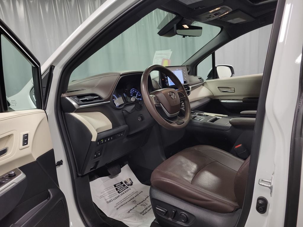 2024 Toyota Sienna Platinum 7 Passenger
