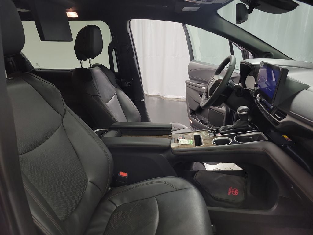 2025 Toyota Sienna Platinum 7 Passenger