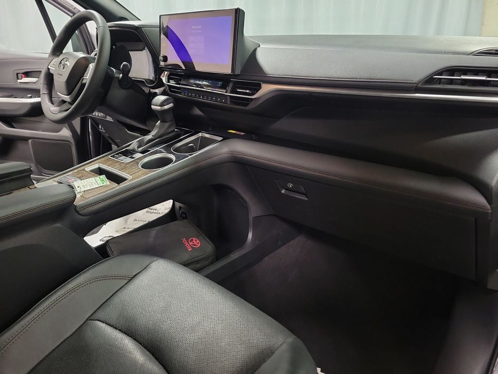 2025 Toyota Sienna Platinum 7 Passenger