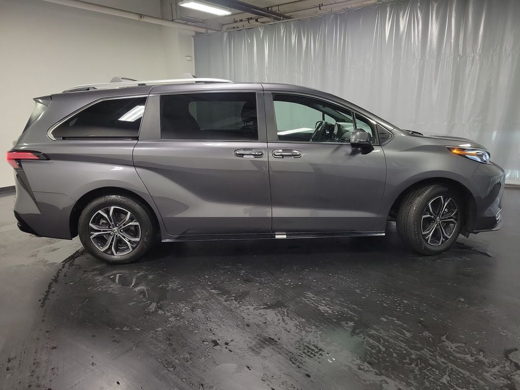 2025 Toyota Sienna Platinum 7 Passenger