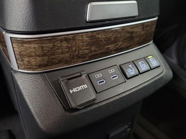2025 Toyota Sienna Platinum 7 Passenger