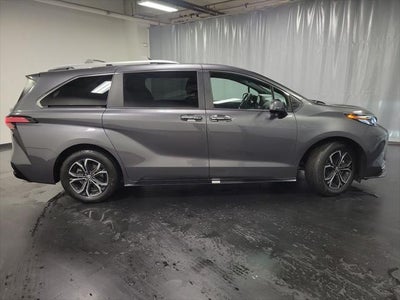 2025 Toyota Sienna Platinum 7 Passenger