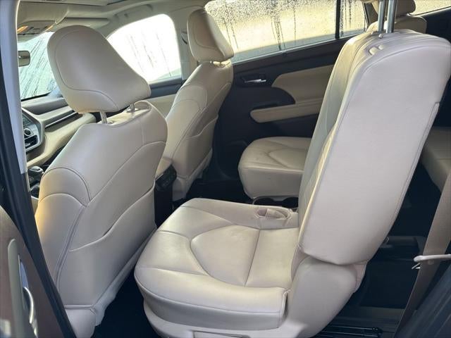 2022 Toyota Highlander Hybrid XLE