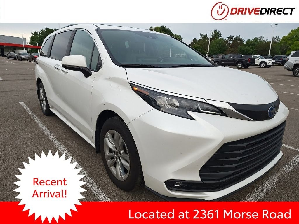 2025 Toyota Sienna XLE 7-Passenger Hybrid AWD's photo