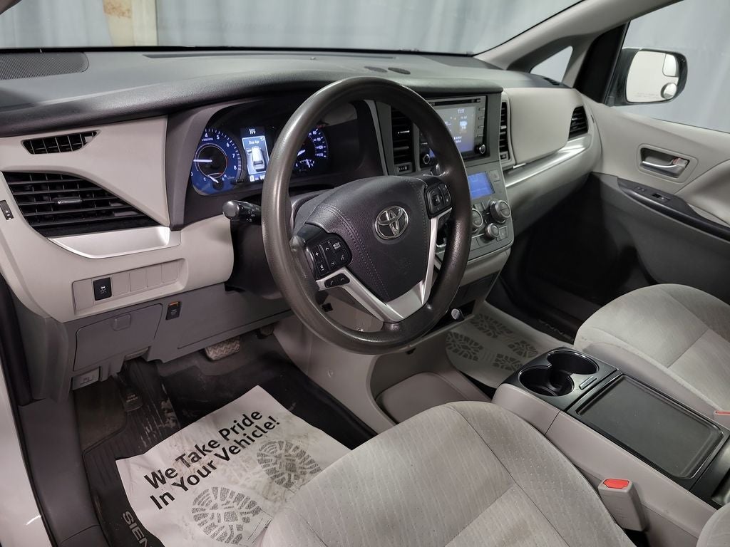 2020 Toyota Sienna LE 7 Passenger