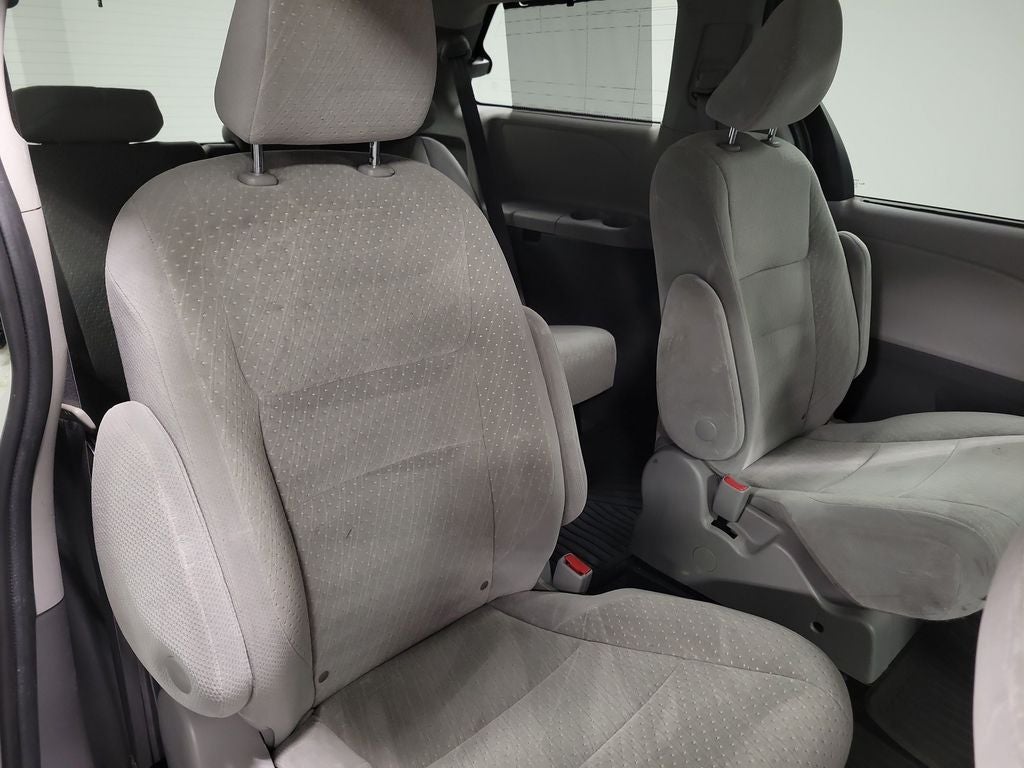 2020 Toyota Sienna LE 7 Passenger