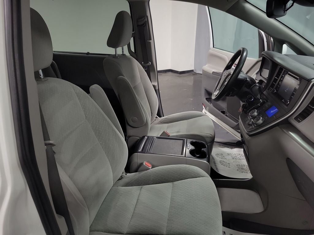 2020 Toyota Sienna LE 7 Passenger