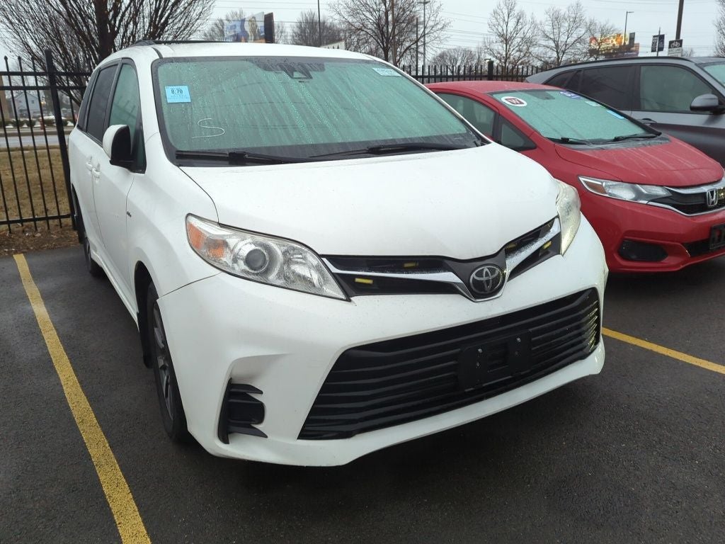 2020 Toyota Sienna LE 7 Passenger