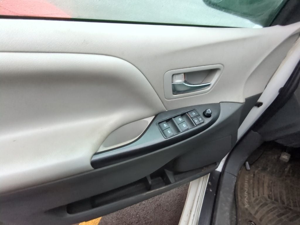 2020 Toyota Sienna LE 7 Passenger