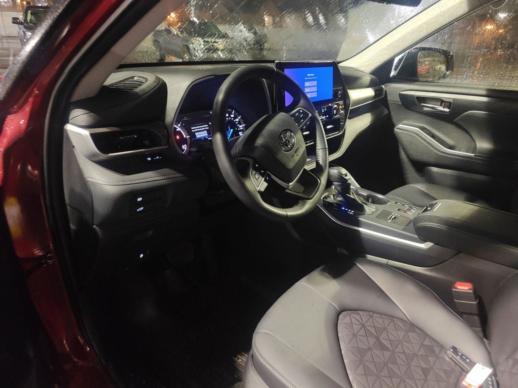 2025 Toyota Highlander Hybrid XLE