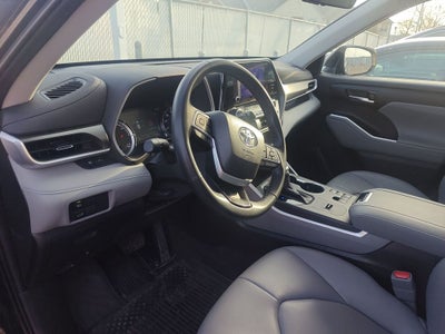 2023 Toyota Highlander Hybrid XLE