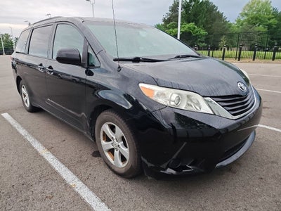 2014 Toyota Sienna LE 8 Passenger