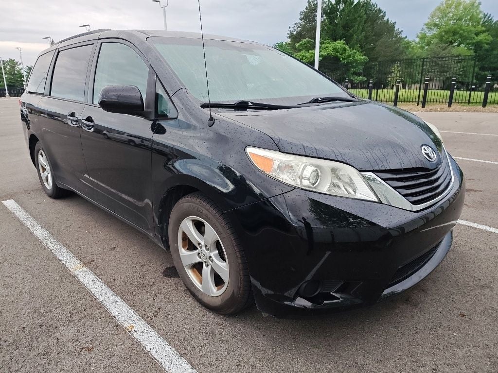 2014 Toyota Sienna LE 8 Passenger
