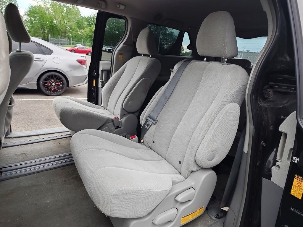 2014 Toyota Sienna LE 8 Passenger