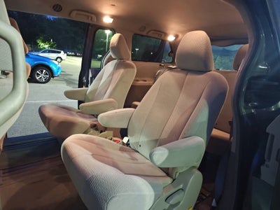 2014 Toyota Sienna LE 8 Passenger