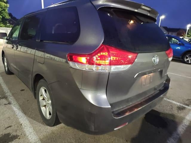 2014 Toyota Sienna LE 8 Passenger