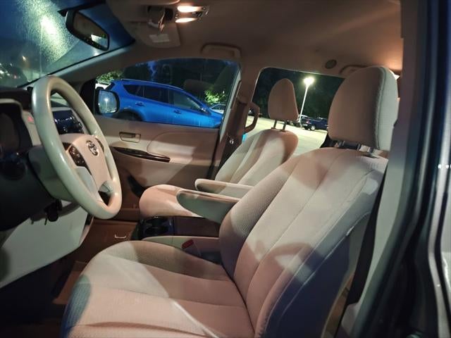 2014 Toyota Sienna LE 8 Passenger