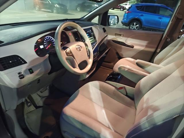 2014 Toyota Sienna LE 8 Passenger