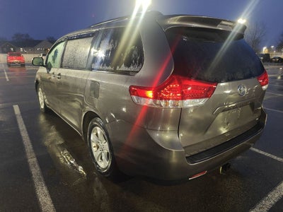 2013 Toyota Sienna LE 8 Passenger