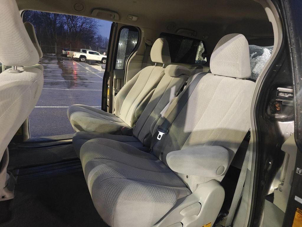 2013 Toyota Sienna LE 8 Passenger