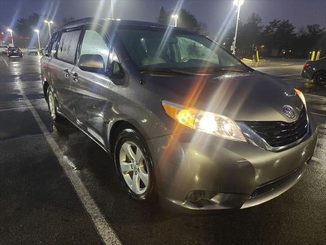 2013 Toyota Sienna LE 8 Passenger