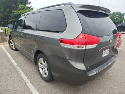 2012 Toyota Sienna LE 8 Passenger