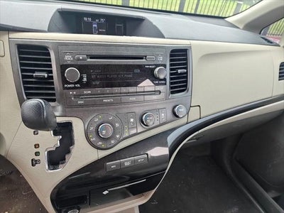 2012 Toyota Sienna LE 8 Passenger
