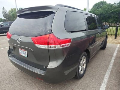 2012 Toyota Sienna LE 8 Passenger