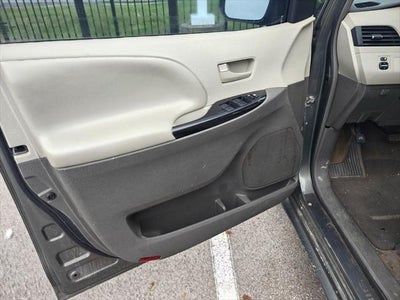 2012 Toyota Sienna LE 8 Passenger