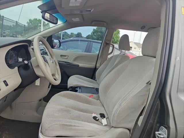 2012 Toyota Sienna LE 8 Passenger