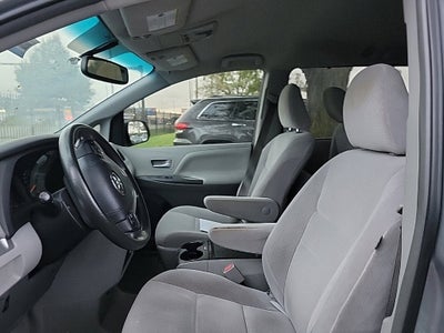 2015 Toyota Sienna LE 8 Passenger