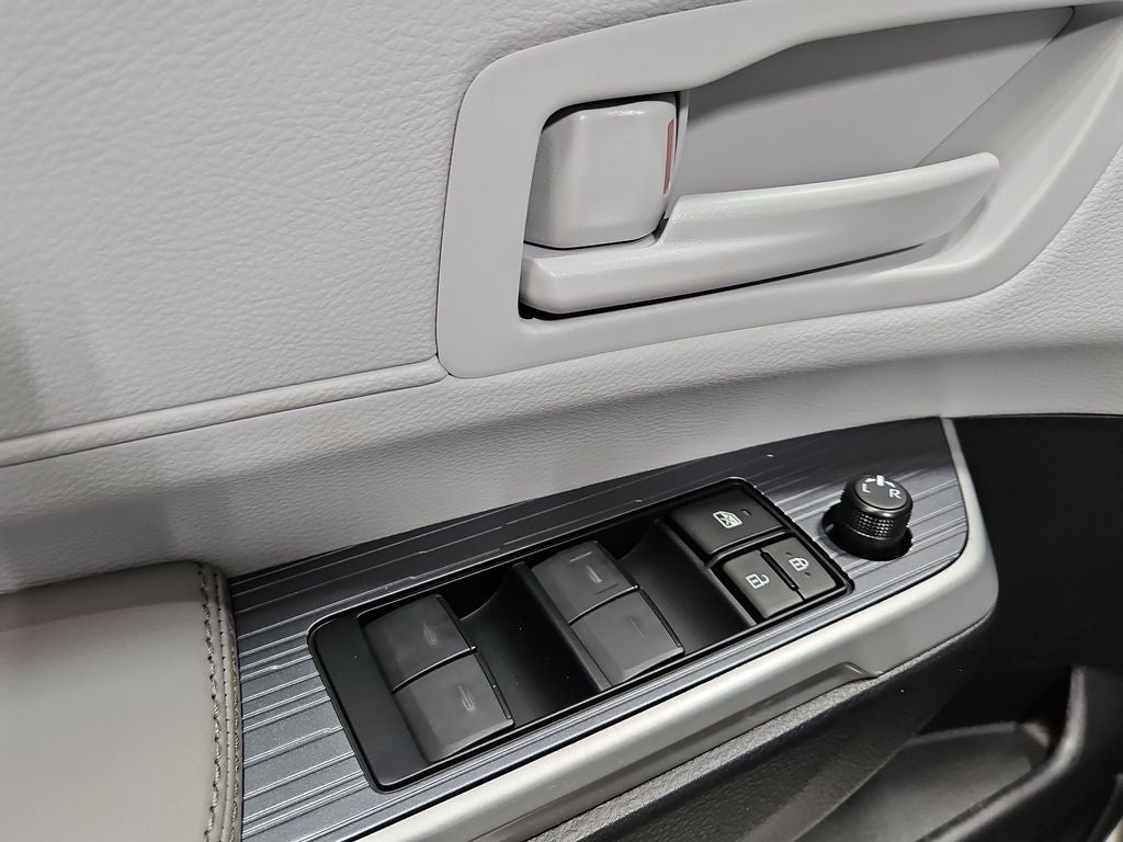 2026 Toyota Sienna LE 8 Passenger