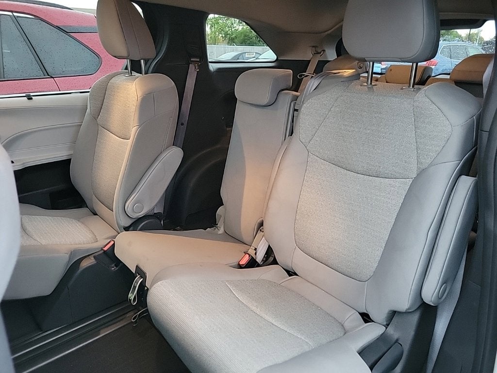 2025 Toyota Sienna LE 8 Passenger