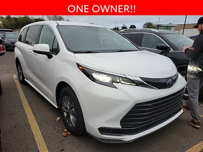 2025 Toyota Sienna LE 8 Passenger