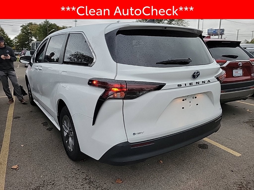 2025 Toyota Sienna LE 8 Passenger