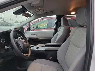 2025 Toyota Sienna LE 8 Passenger
