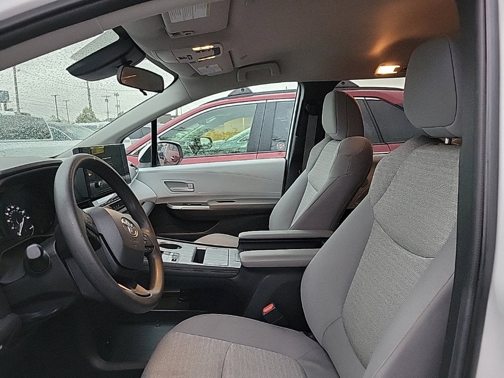 2025 Toyota Sienna LE 8 Passenger