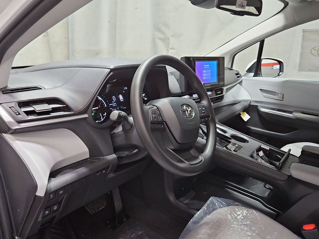 2026 Toyota Sienna LE 8 Passenger