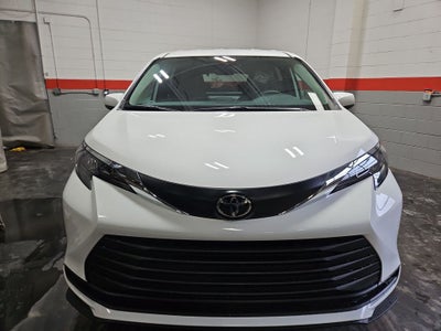 2026 Toyota Sienna LE 8 Passenger