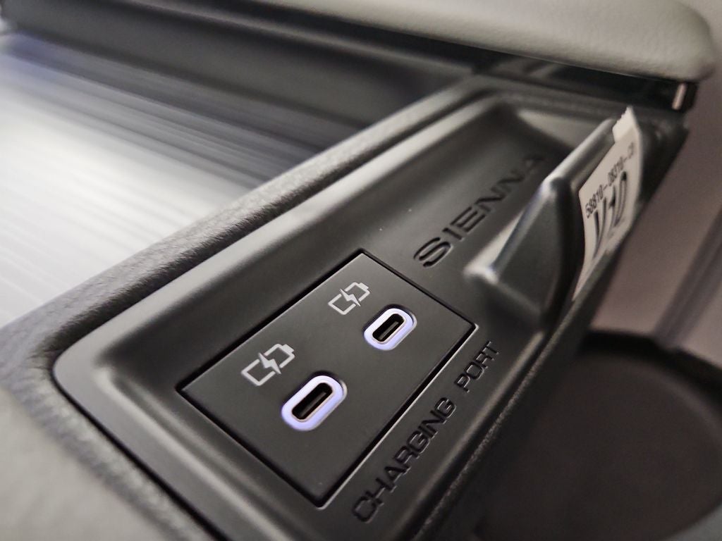 2026 Toyota Sienna LE 8 Passenger