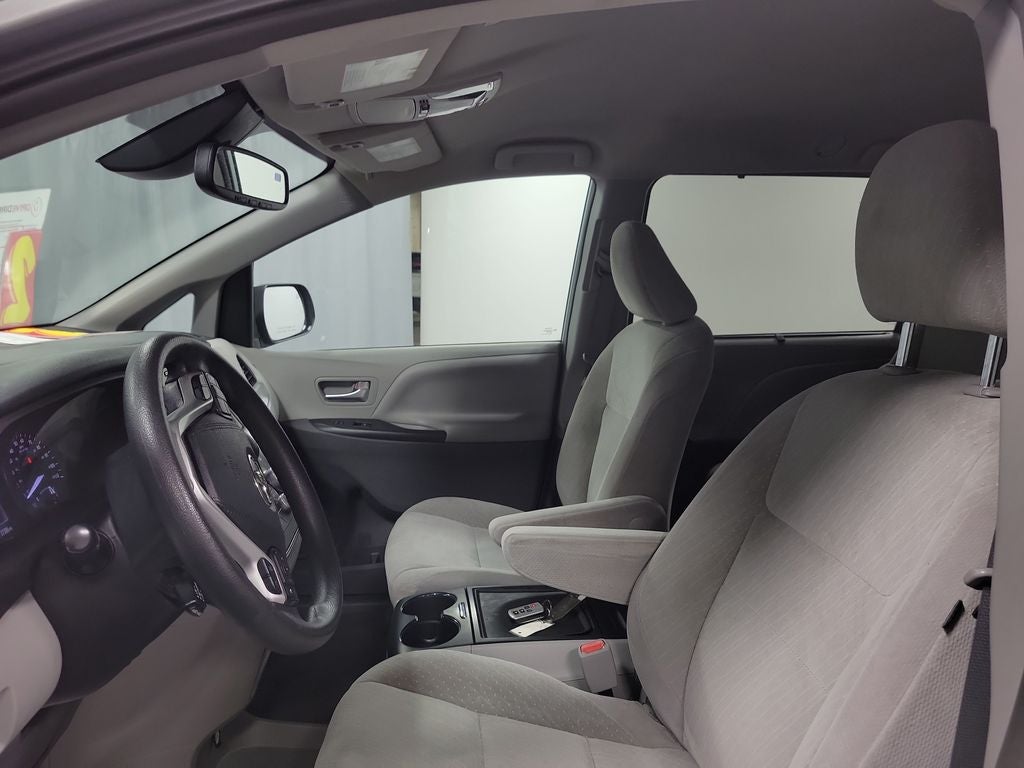2019 Toyota Sienna LE 7 Passenger