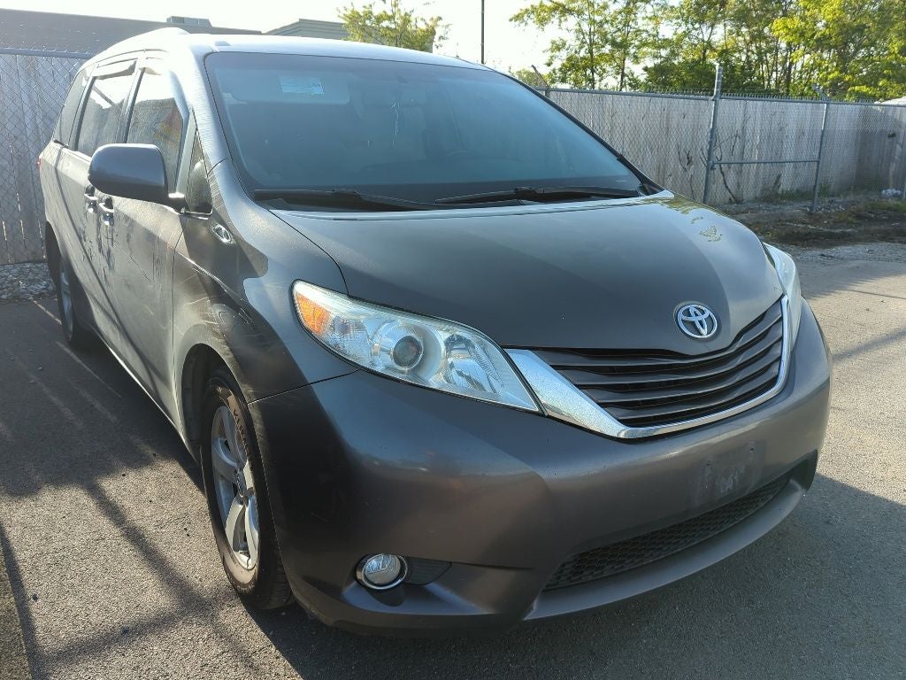 2017 Toyota Sienna LE 7 Passenger