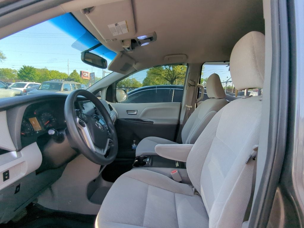 2017 Toyota Sienna LE 7 Passenger