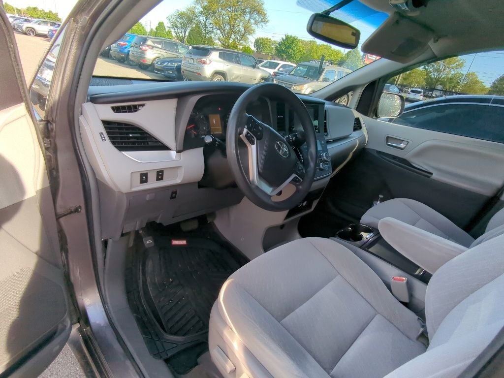 2017 Toyota Sienna LE 7 Passenger