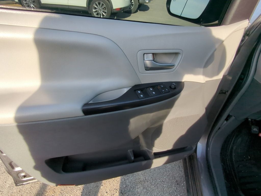 2017 Toyota Sienna LE 7 Passenger